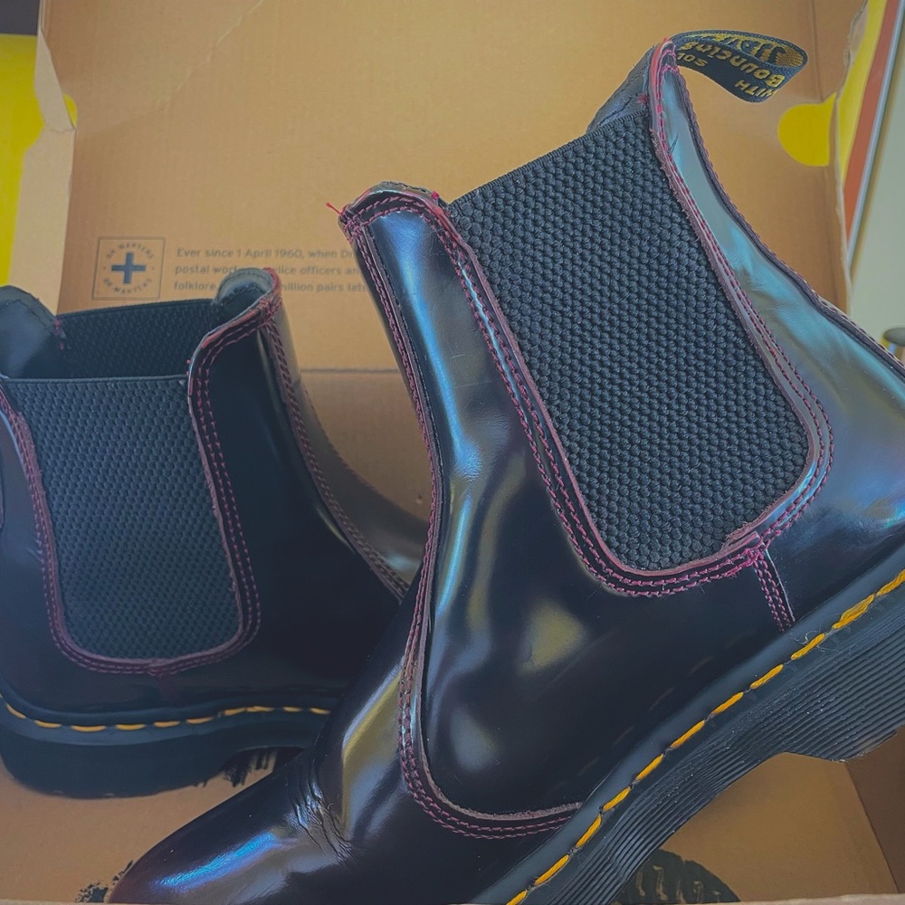 Women’s Dr. Martens Size 9